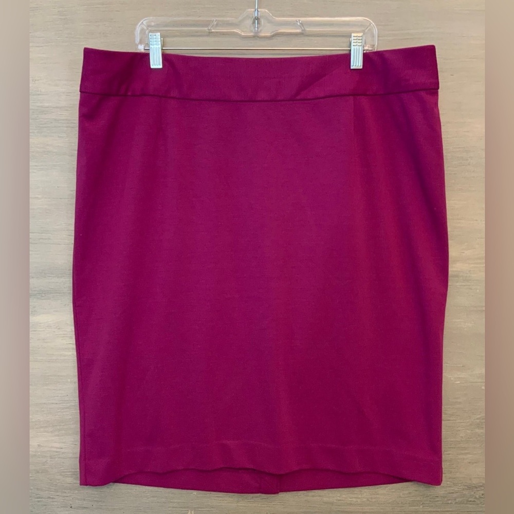 Lane Bryant Ponte Pencil Skirt Fuchsia Zip Closure Back Like New Size 20 LN